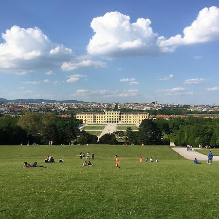 3 Rooms Sunny Apartments-Schoenbrunn, 100M2 With Balcony Vienna Luaran gambar